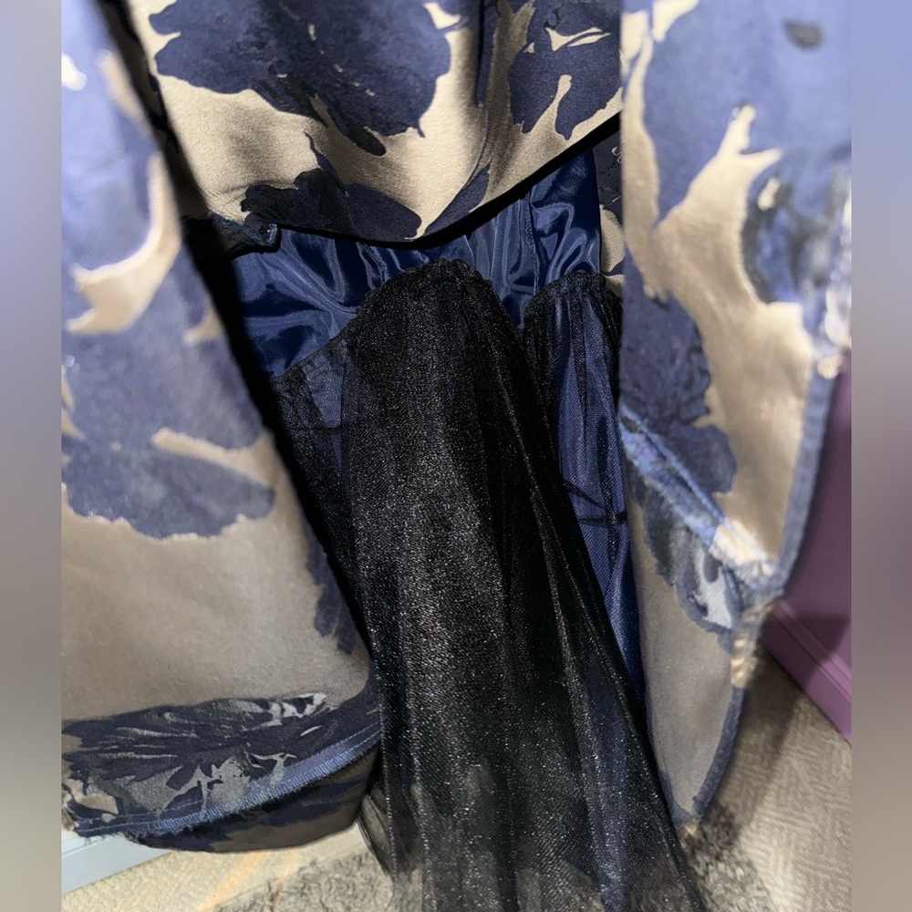 Dress - Picture 8 of 12